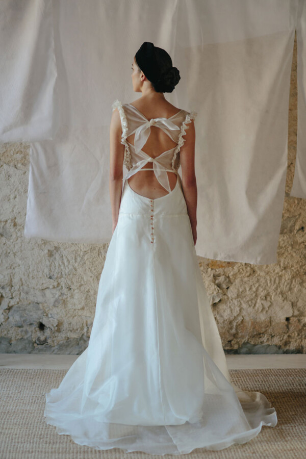 Vestido de novia en organza marfil