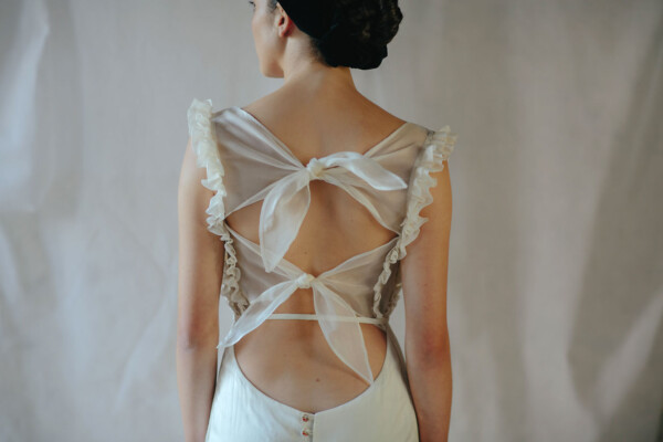Vestido de novia en organza marfil
